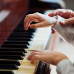 Der Unterschied zwischen traditionellen Pianisten und New-Age-Pianisten